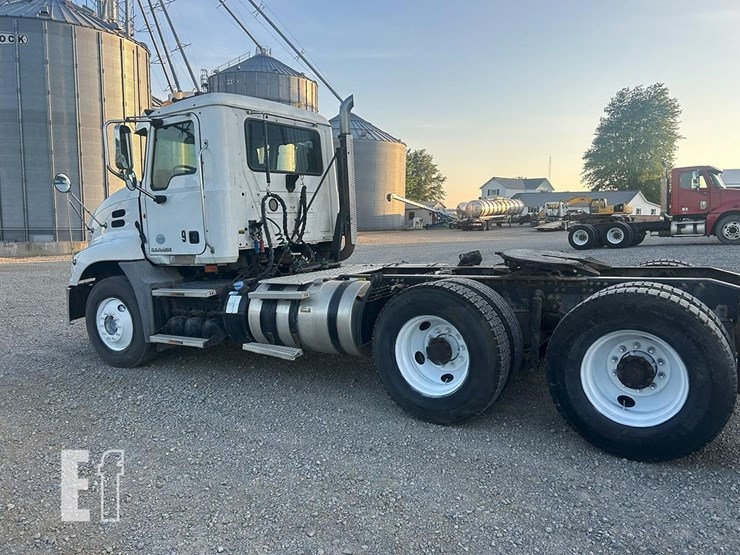 2012-mack-pinnacle-cxu613-image-4