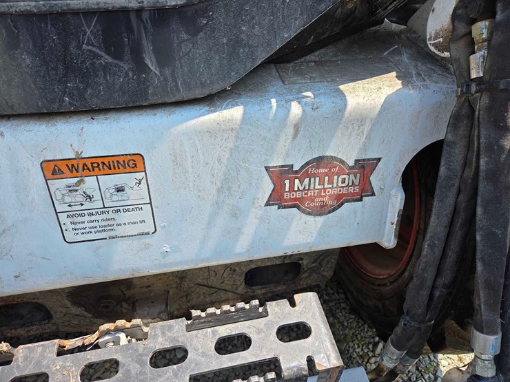 2015-bobcat-s450-skid-steer-image-30
