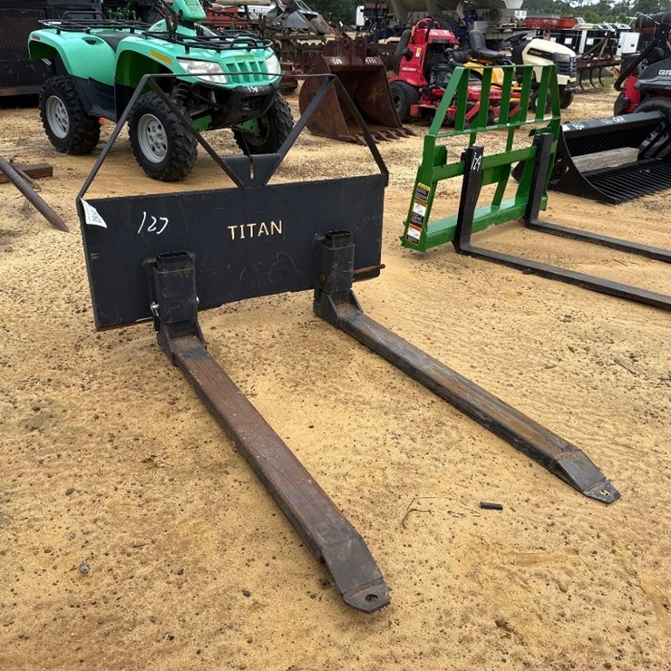 127 - TITAN QUICK ATTACH FORKS