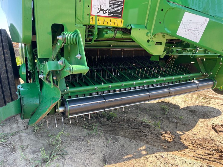 2023-john-deere-560m-image-12