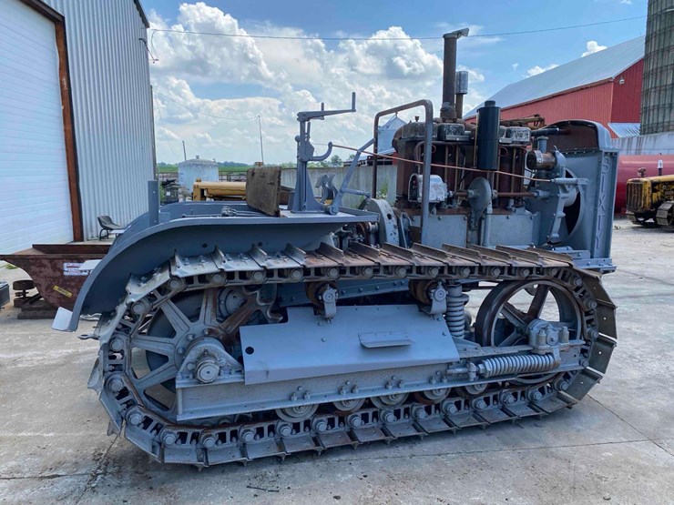 caterpillar-60-snow-crawler-tractor-image-4