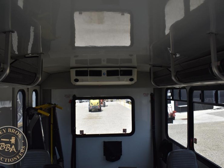 2014-ford-e350-image-34