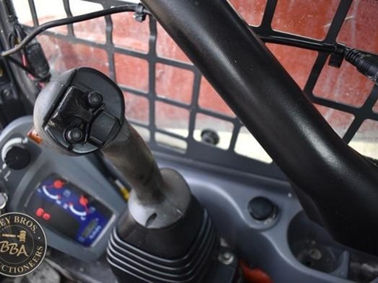 2017-kubota-ssv65-image-49