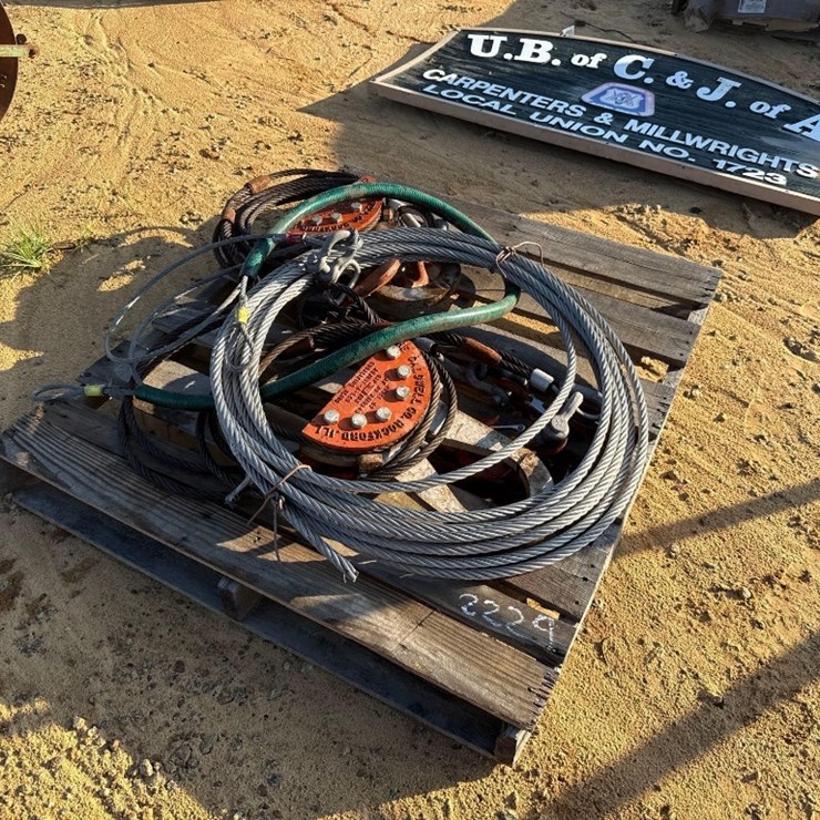 2229 - PALLET OF CABLE AND HOOKS