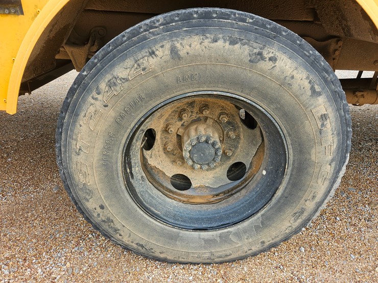 2005-freightliner-fs65-image-114