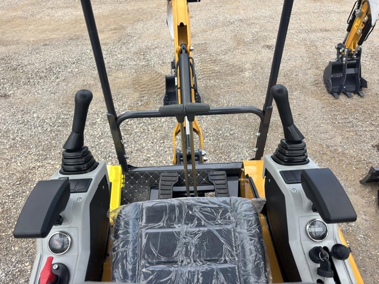 #2-•-yanmar-engine-excavator---model-sdle20-image-5