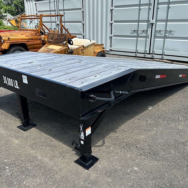 SUPERIOR TRAILER PRODUCTS LOADING DOCK