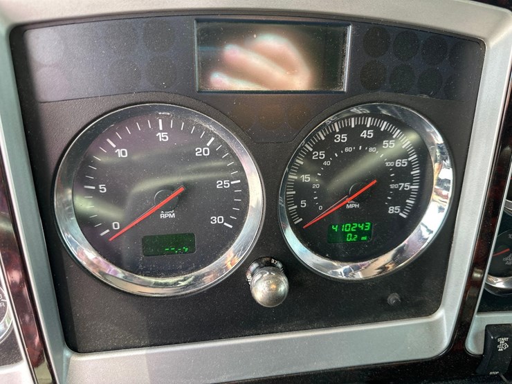 2019-kenworth-w900l-image-46