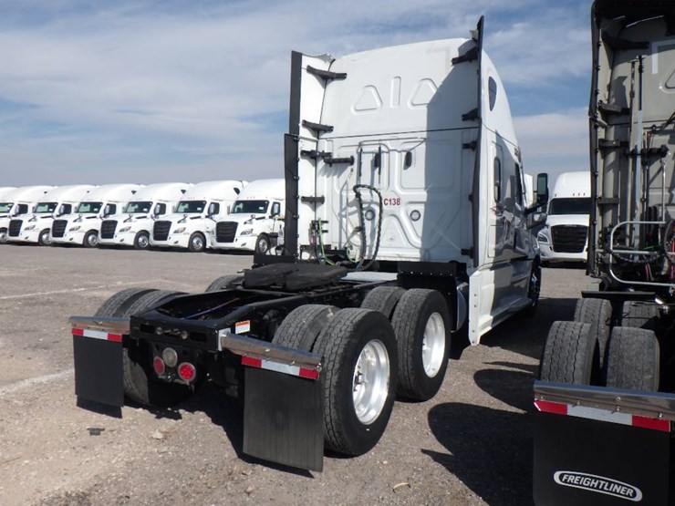 2024-freightliner-cascadia-126-image-4