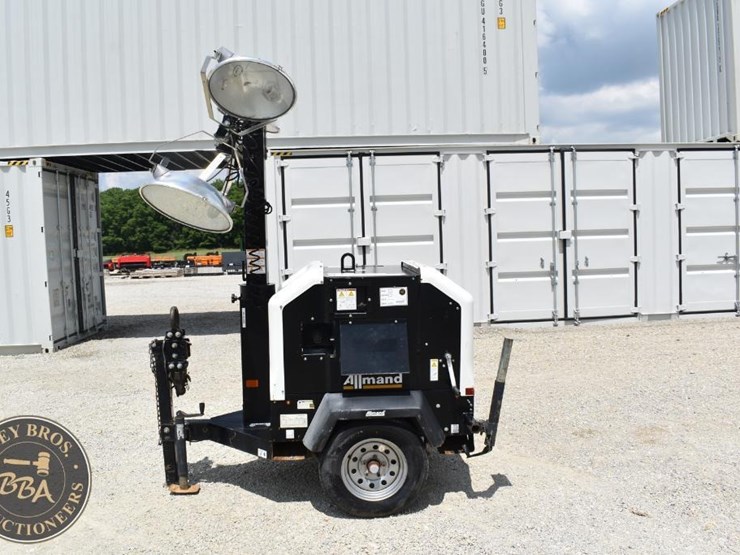 2019-allmand-bros-night-lite-v-series-image-3