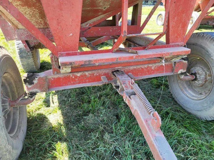 unverferth-mccurdy-350-hopper-wagon-w/running-gear-image-41