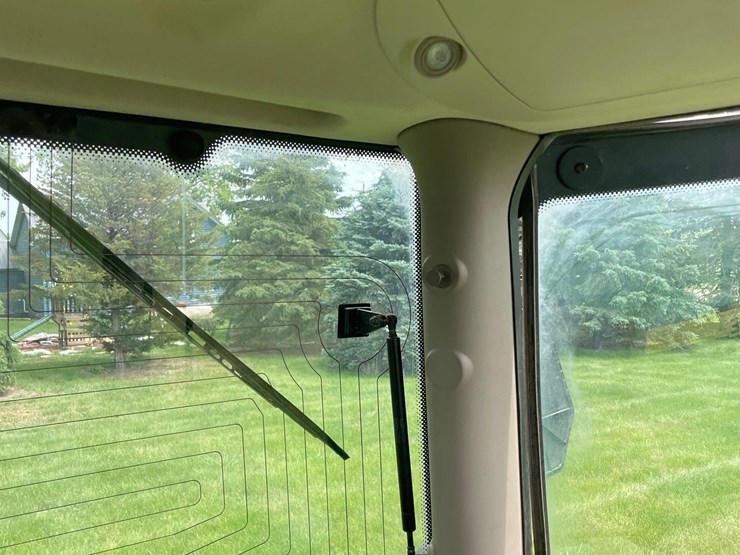2015-john-deere-6155r-image-54