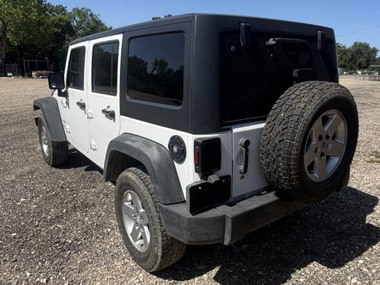 2012-jeep-wrangler-image-4