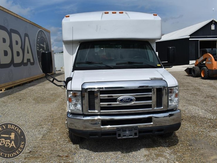 2014-ford-e350-image-18