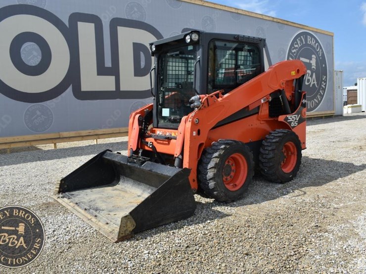 2020-kubota-ssv65-image-24