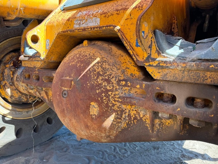 2011-liebherr-l586-image-30