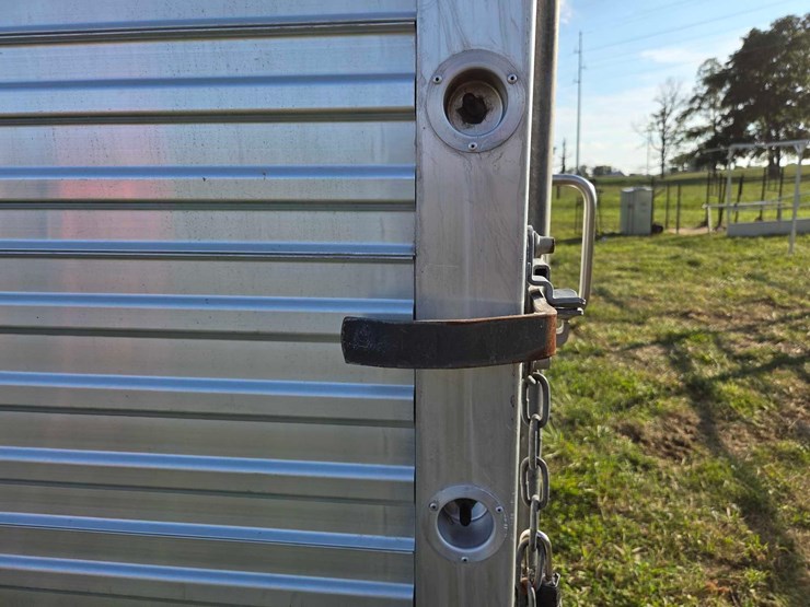 2017-8'x24'-eby-aluminum-livestock-trailer-image-22