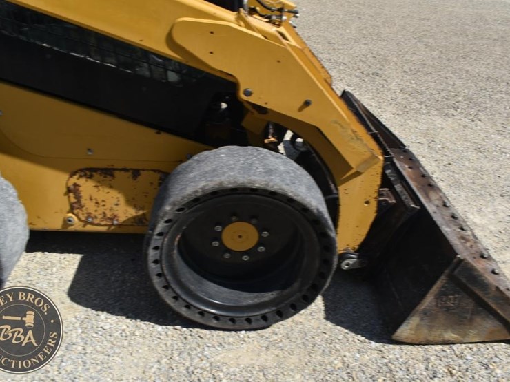 2018-caterpillar-262d-image-52