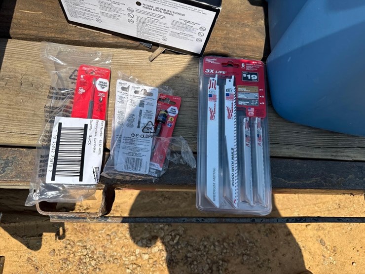 2154---box-of-miscellanous-tools-image-9
