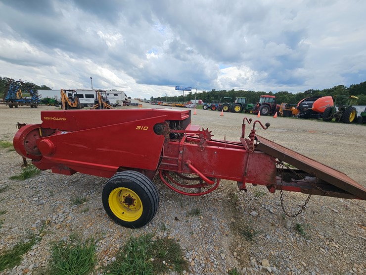 new-holland-310-image-4