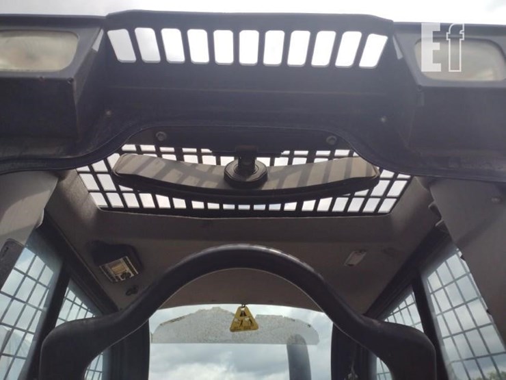 new-holland-c237-image-14