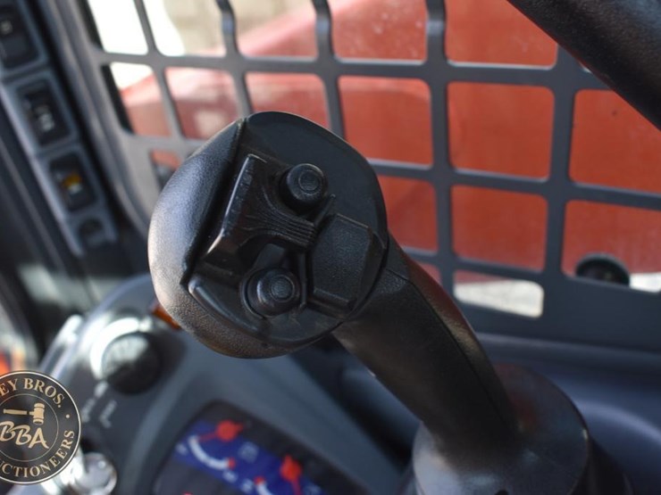 2020-kubota-ssv65-image-47