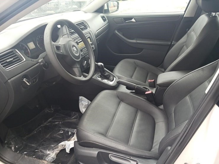2012-volkswage-jetta-runs/moves-se-image-5