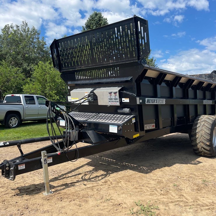 2023 Meyer MS485 Vertical Beater Manure Spreader—1 Owner