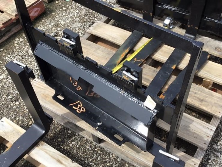 new-giyi-mini-skid-steer-fork-attachment-image-5
