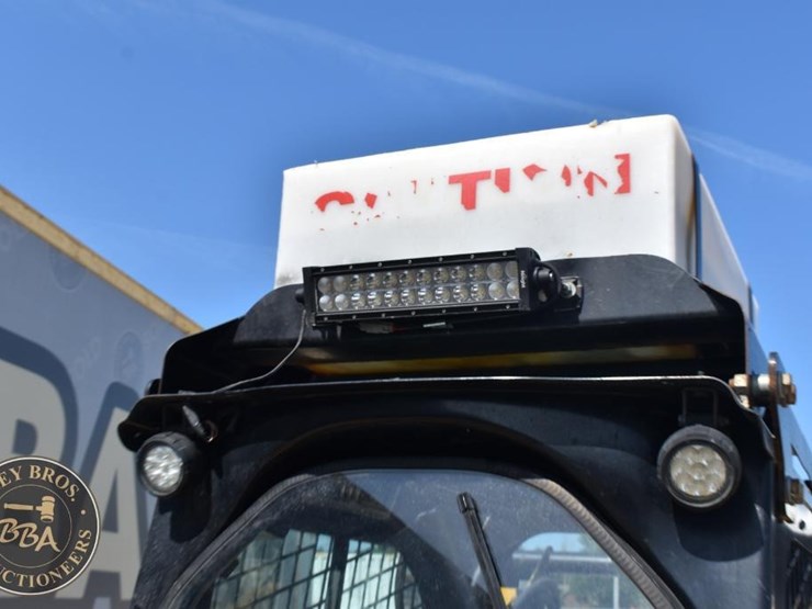 2018-caterpillar-262d-image-33