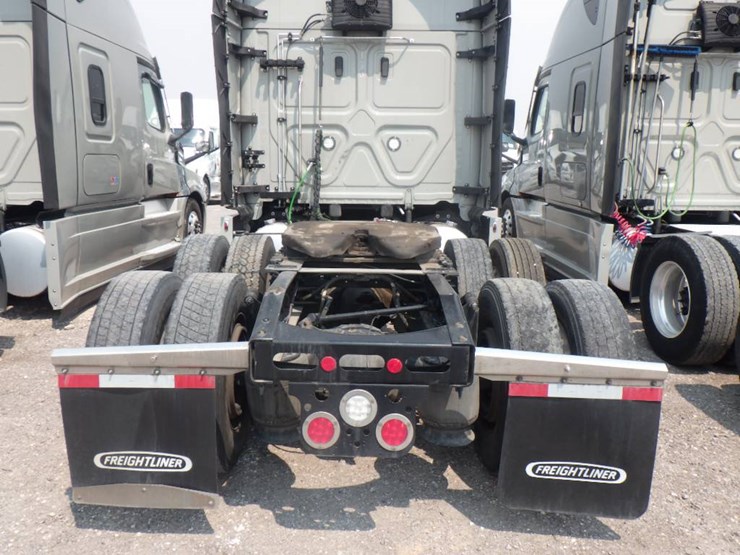2024-freightliner-cascadia-126-image-9