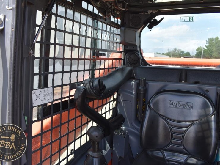 2020-kubota-ssv65-image-40