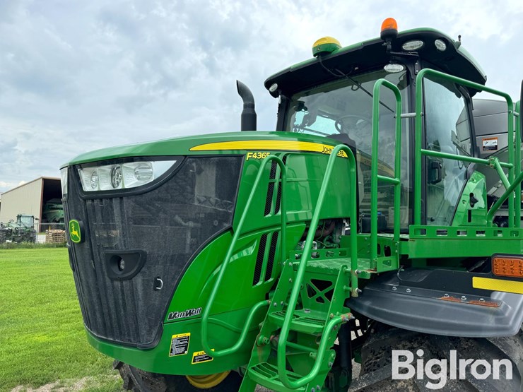 2021-john-deere-f4365-image-9