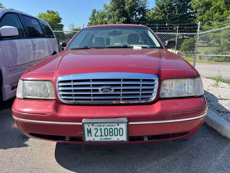 2003-ford-crown-victoria-image-2