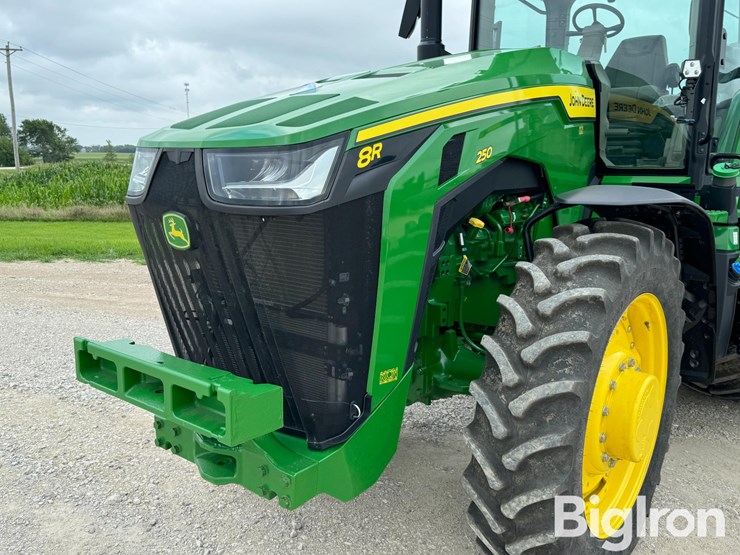 2023-john-deere-8r-250-image-19