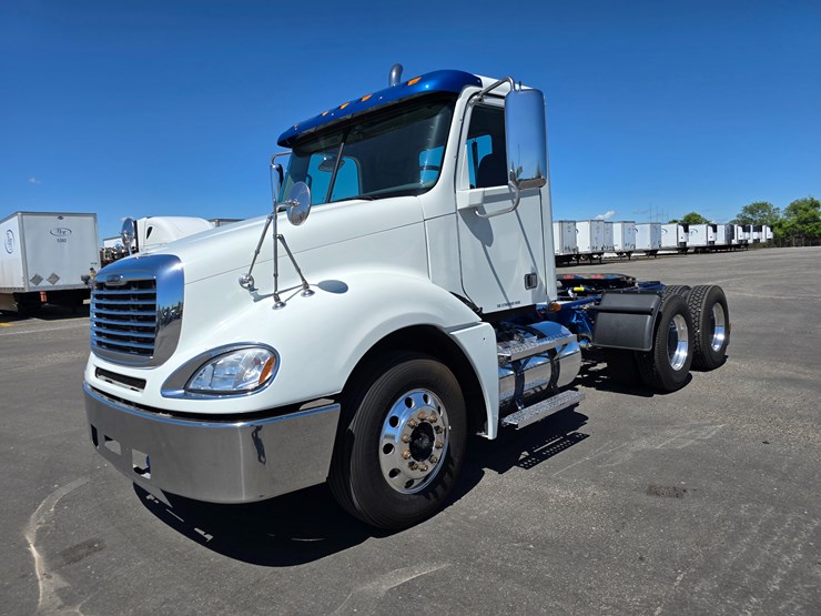 2020-freightliner-columbia-120-image-5