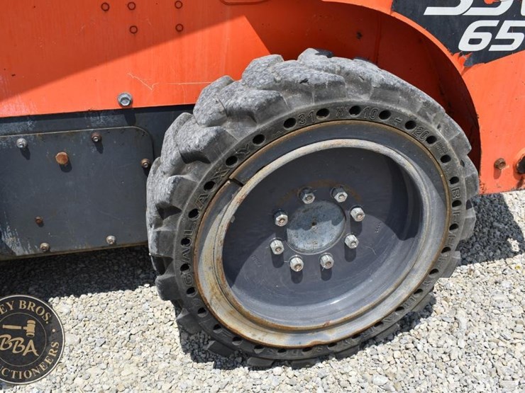 2017-kubota-ssv65-image-25
