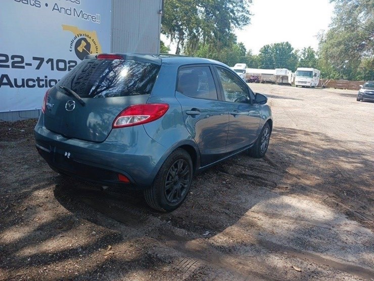 2014-mazda-mazda2-runs/moves-sport-image-8