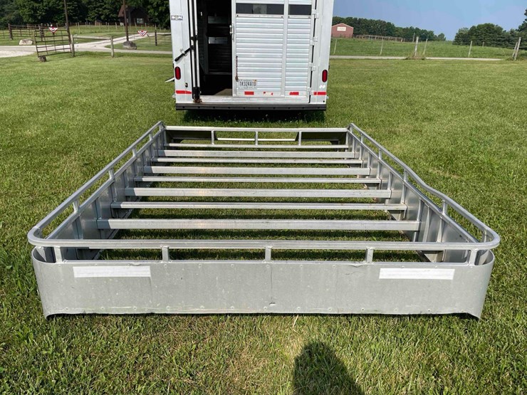 2006-8’x28’-c&c-aluminum-livestock-trailer-image-41