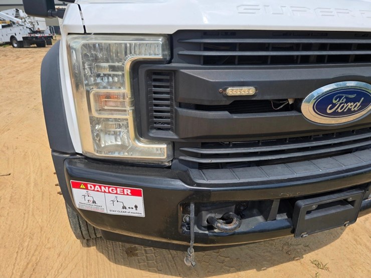 2017-ford-f550-image-16