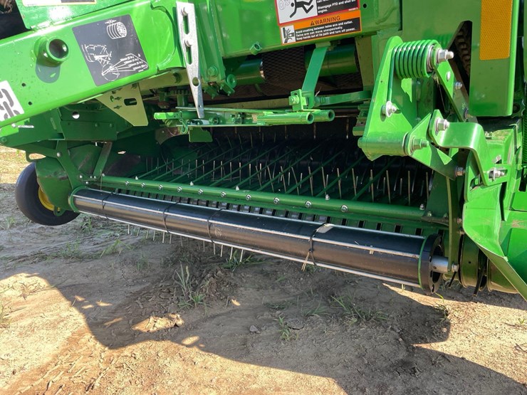 2023-john-deere-560m-image-8