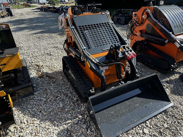 mini-skid-steer-image-1