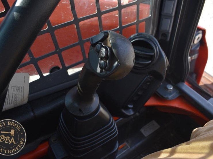 2020-kubota-ssv65-image-45