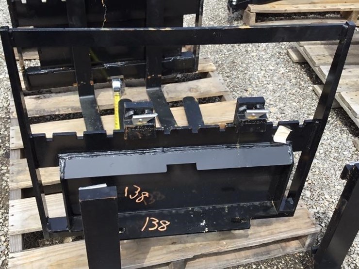new-giyi-mini-skid-steer-fork-attachment-image-2