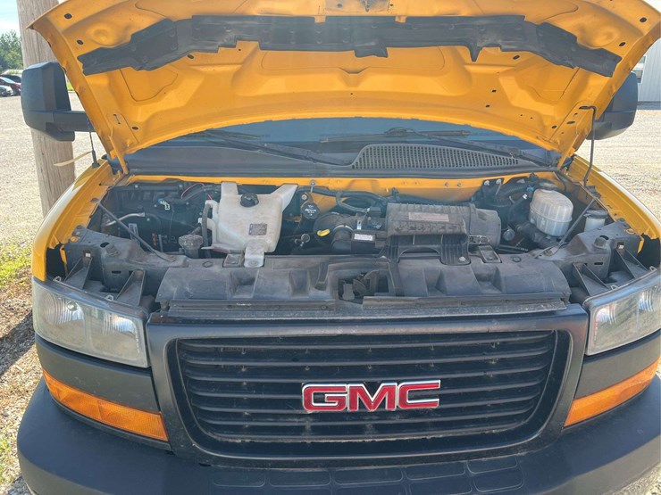 2018-gmc-savana-box-truck-image-21