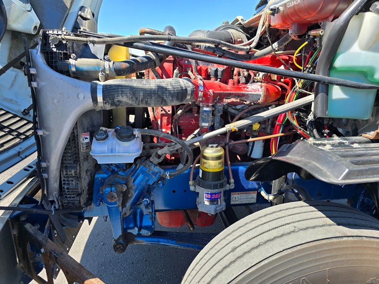 2020-freightliner-columbia-120-image-56
