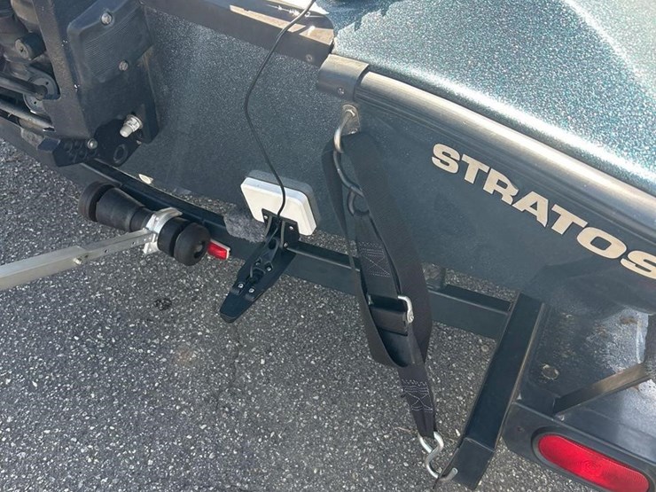 2000-stratos-273-vindicator-17ft-bass-boat-w/ez-lo-image-35