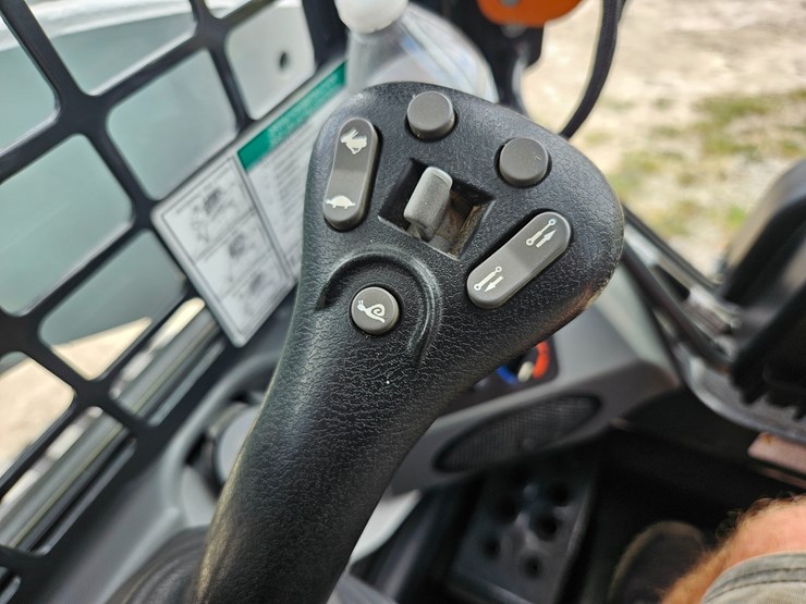 2021-bobcat-t770-image-47