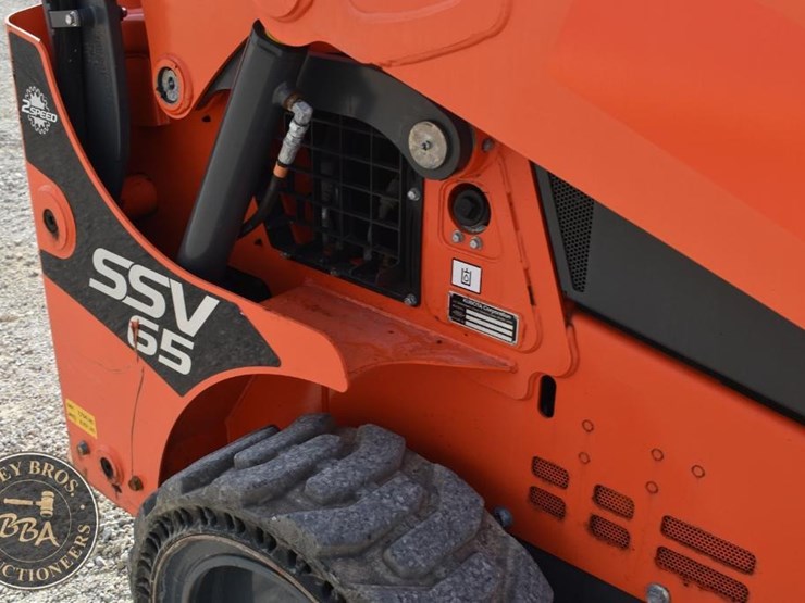 2020-kubota-ssv65-image-23