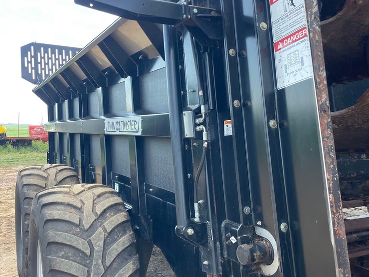 2023-meyer-ms485-vertical-beater-manure-spreader—1-owner-image-40